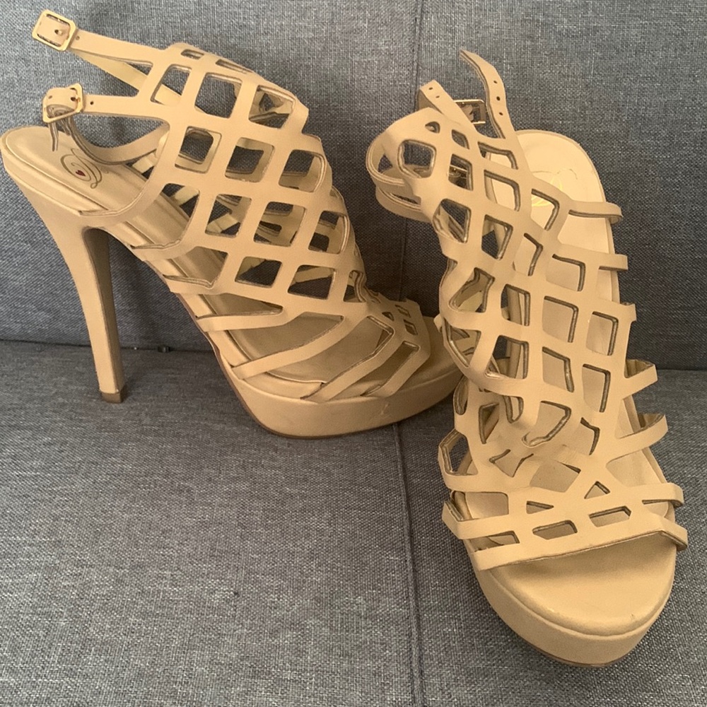Women’s size 8 1/2 multi strap heals high platform